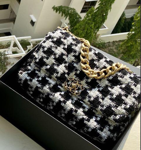 CHANEL 19 Flap Bag Houndstooth Small Black White Tweed Shoulder