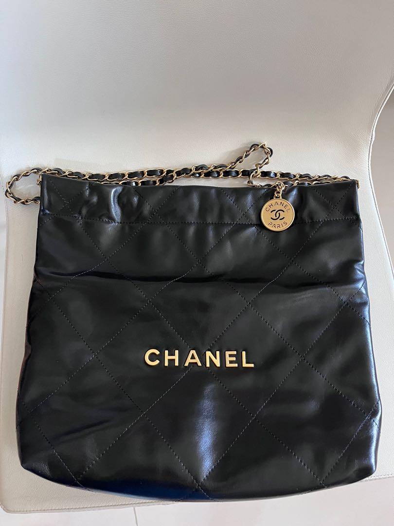Chanel 22 handbag, Shiny calfskin & gold-tone metal , black