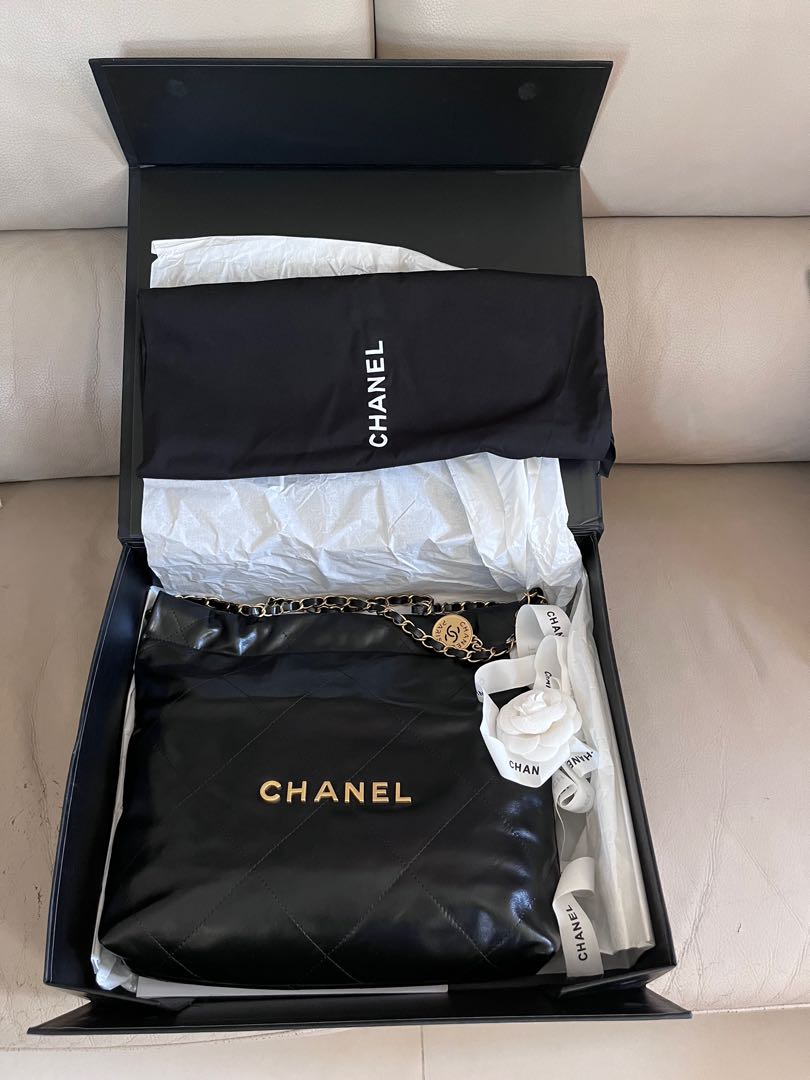 Chanel 22 handbag, Shiny calfskin & gold-tone metal , black — Fashion |  CHANEL