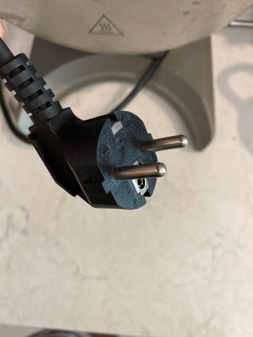 Cuisinart WAFV100 Vertical Waffle Maker, TV & Home Appliances, Kitchen