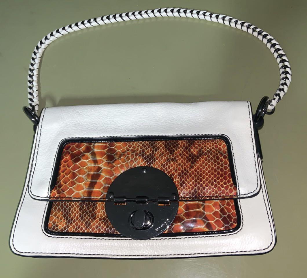 Handbag (Category: Women's Bags & Wallets) located in Bankstown. Submitted by roukya (Listing ID 1168451782, Image 1). Description: MIMCO bag.