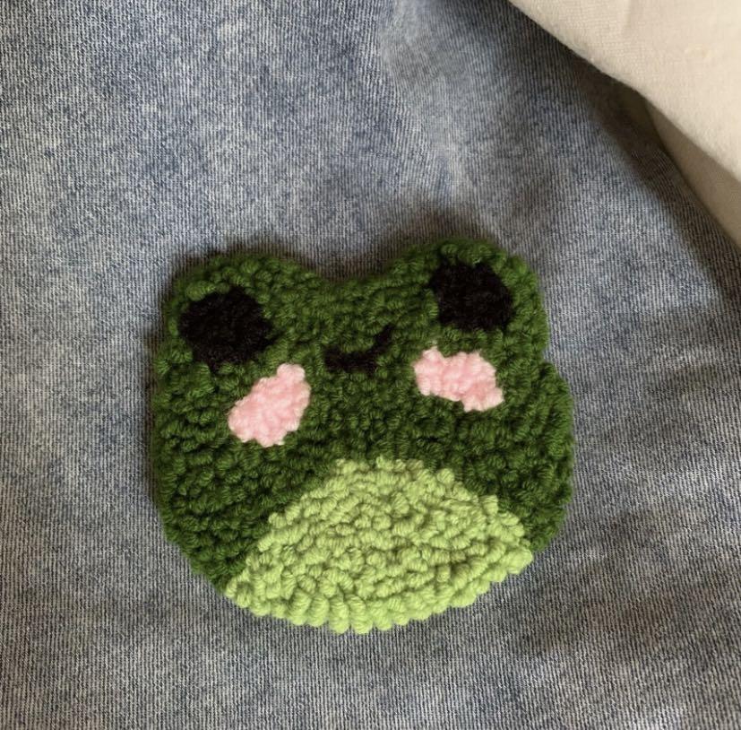 How to cut a fuzzy frog punch needle coaster 