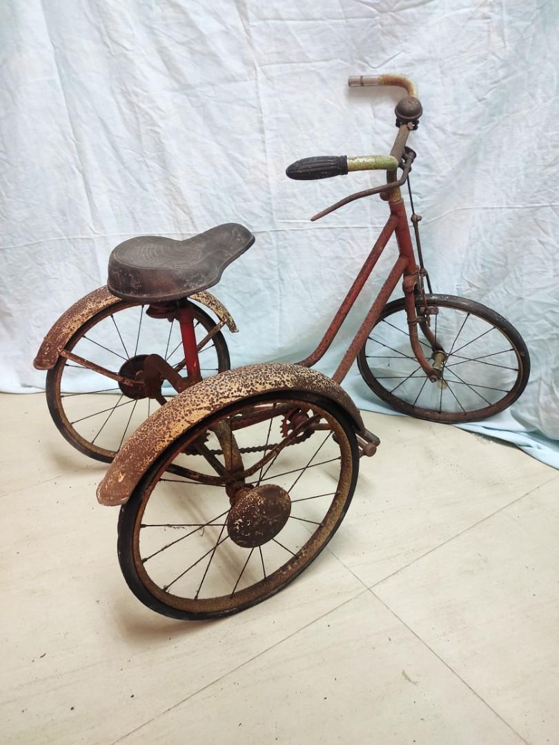 Hari s Vintage Red Tricycle at the Esplanade Hobbies