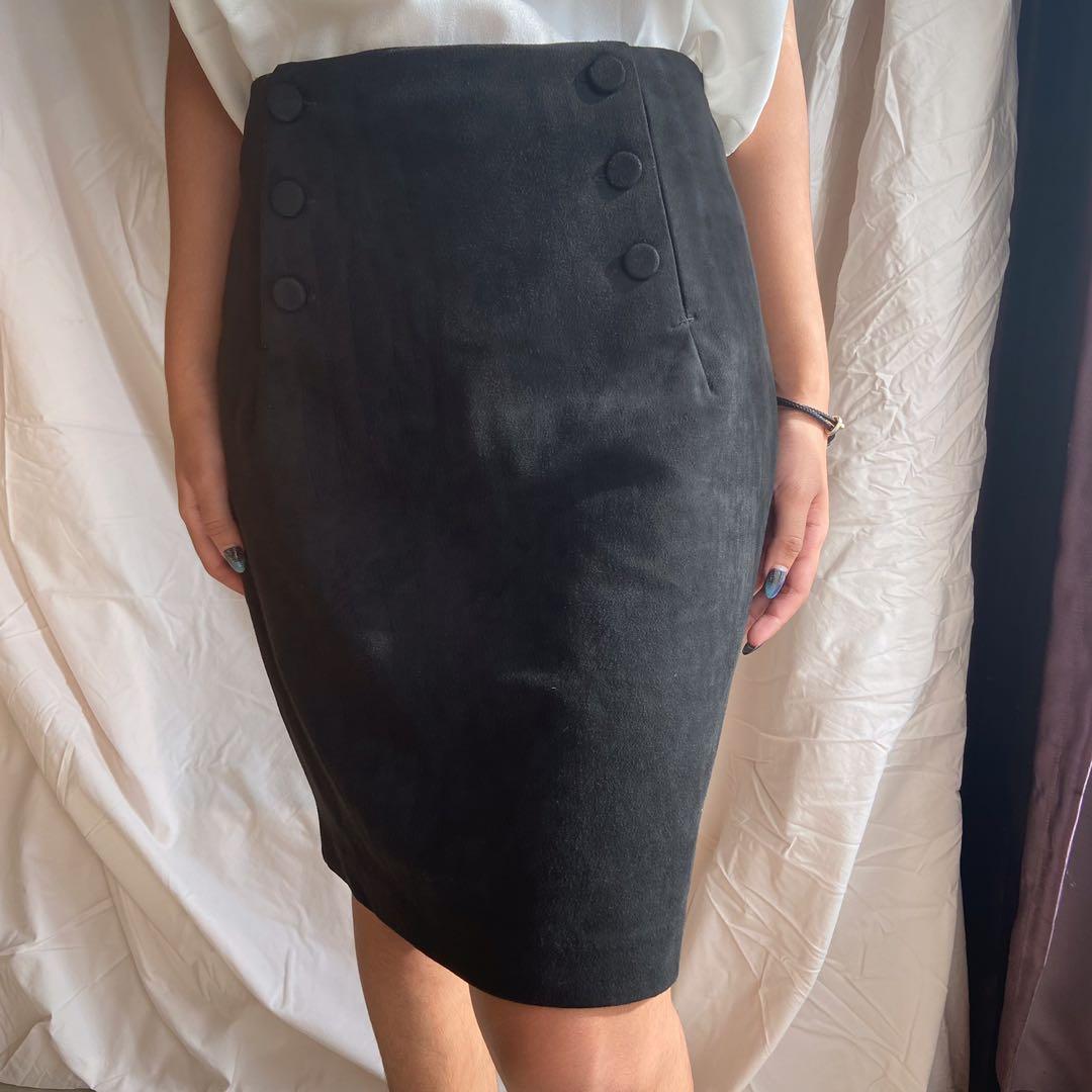 black short skirts