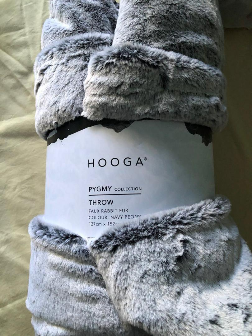 Hooga throw sales blanket