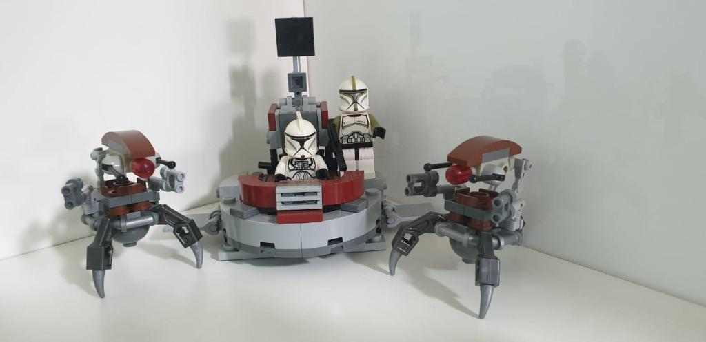 LEGO Star Wars Clone Troopers vs Droidekas 75001
