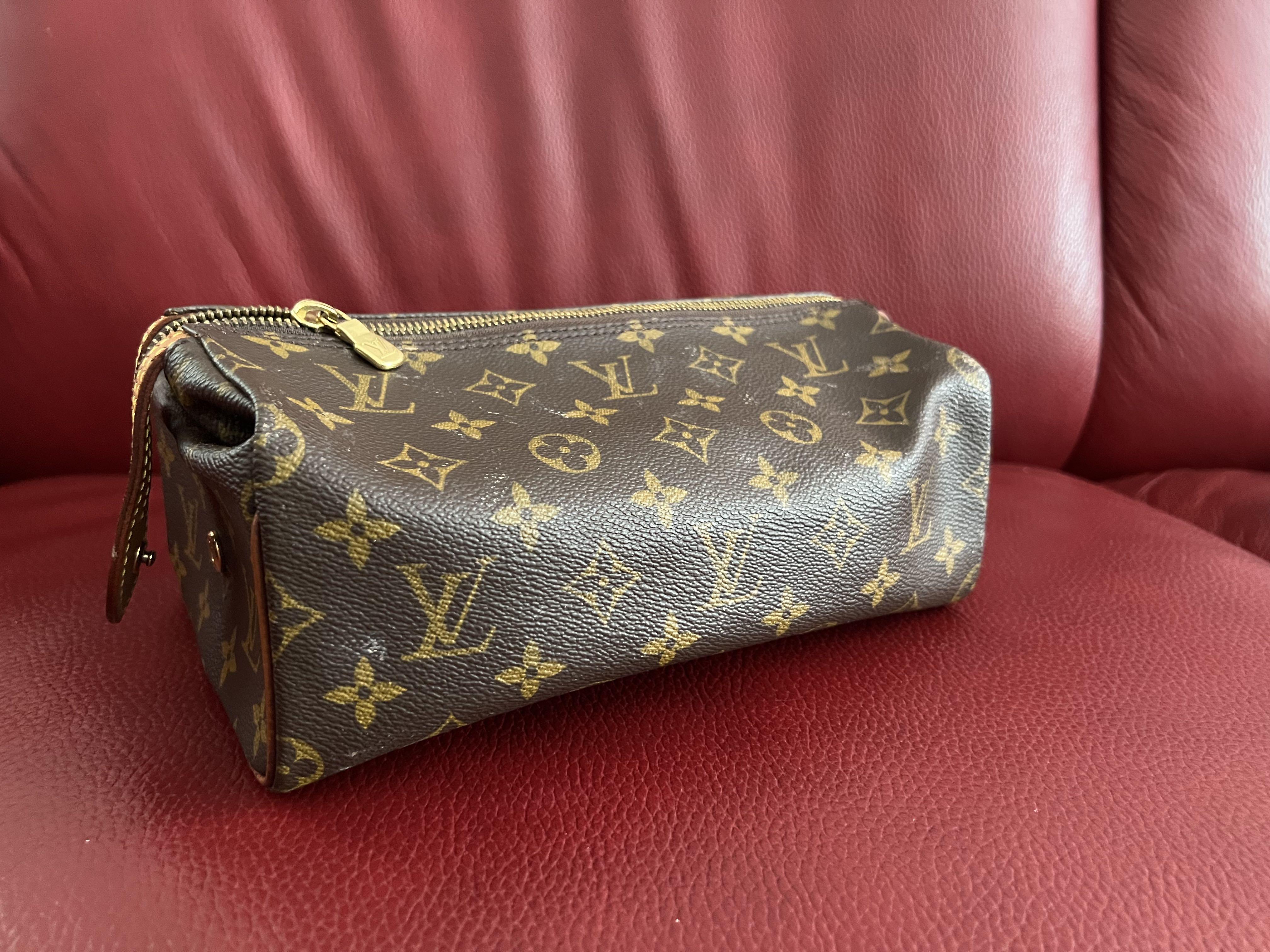 LV TRAVEL KIT BAG