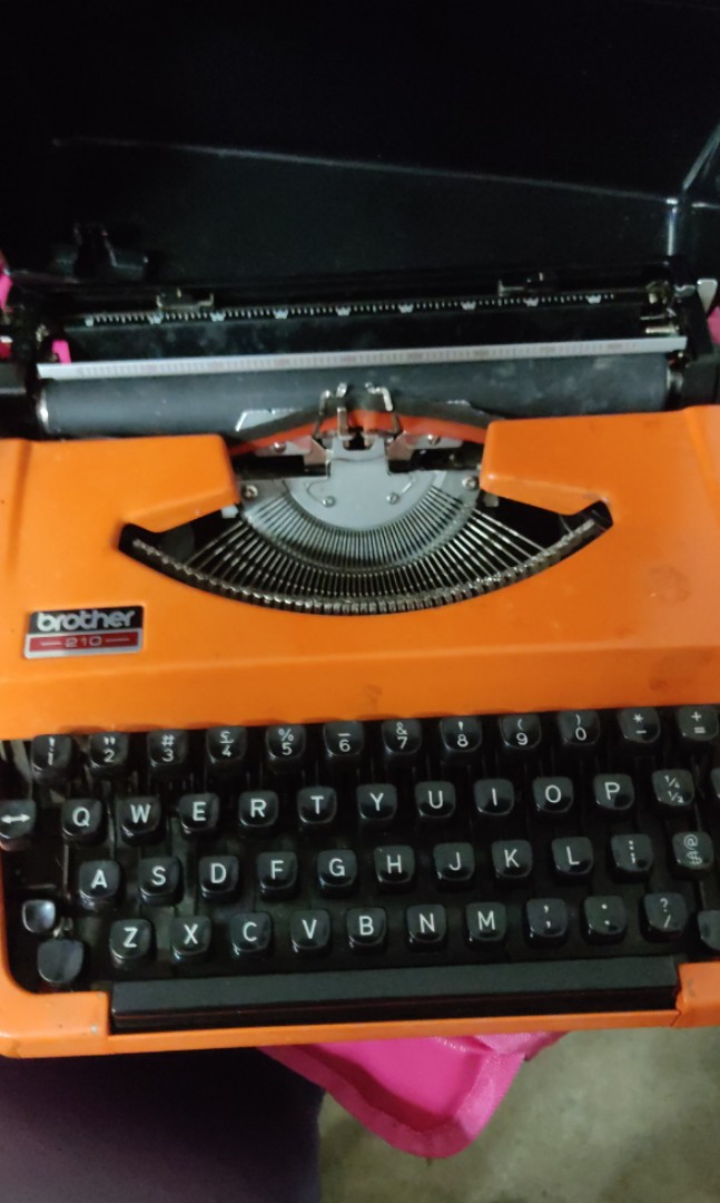 Old school typewriter. {WORKING}, Computers & Tech, Printers, Scanners