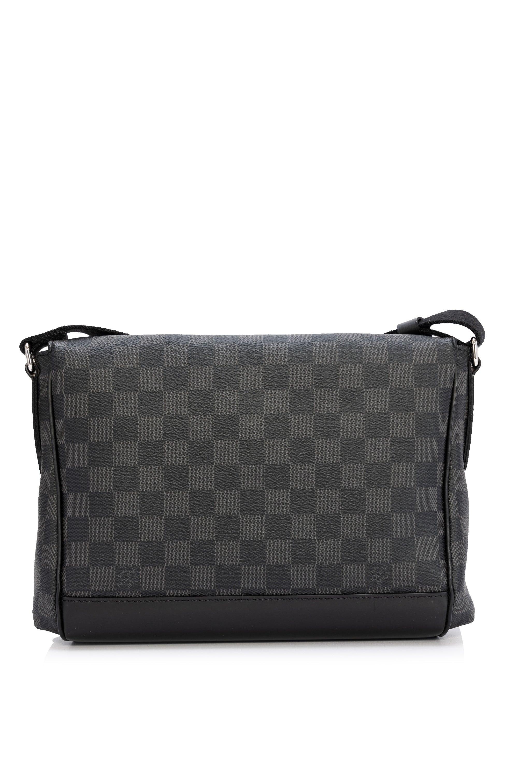 LOUIS VUITTON Damier Graphite Skyline Messenger MM 1293596