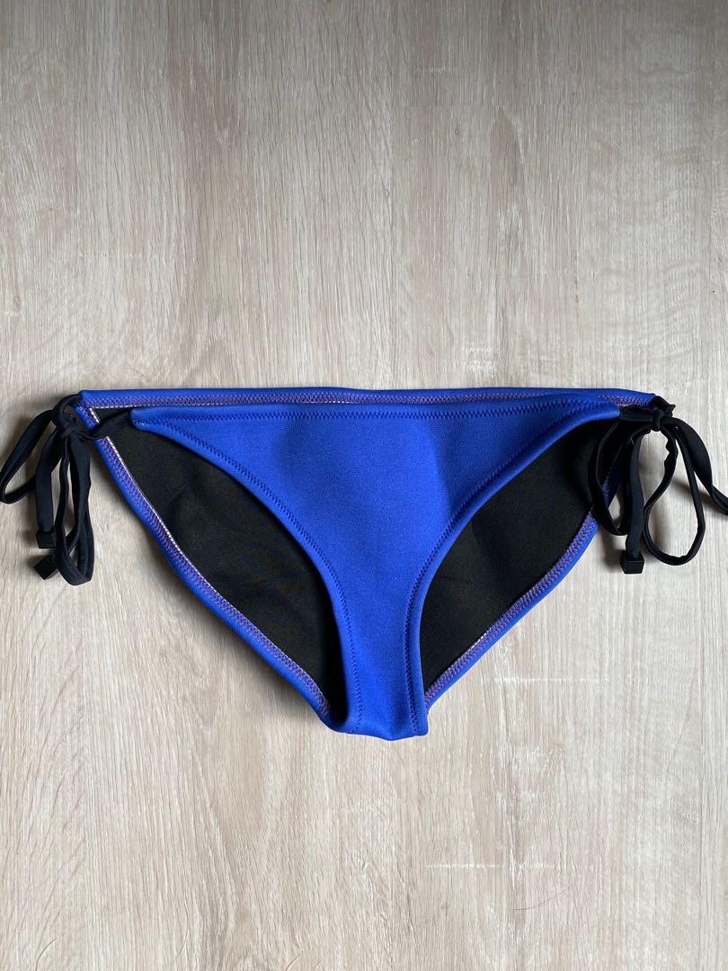 TRIANGL SWIM neoprene bikini bottom (Small) (Category: Bikinis & Swimsuits) located in Pasay City. Submitted by going.minimalist. (Listing ID 1168481852, Image 1). Description: .