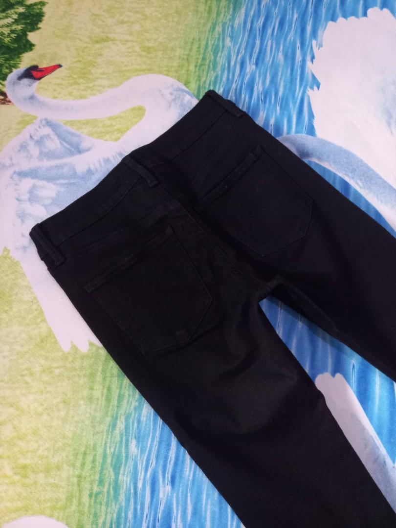 UNIQLO Distressed Ultra Stretch Jeans 