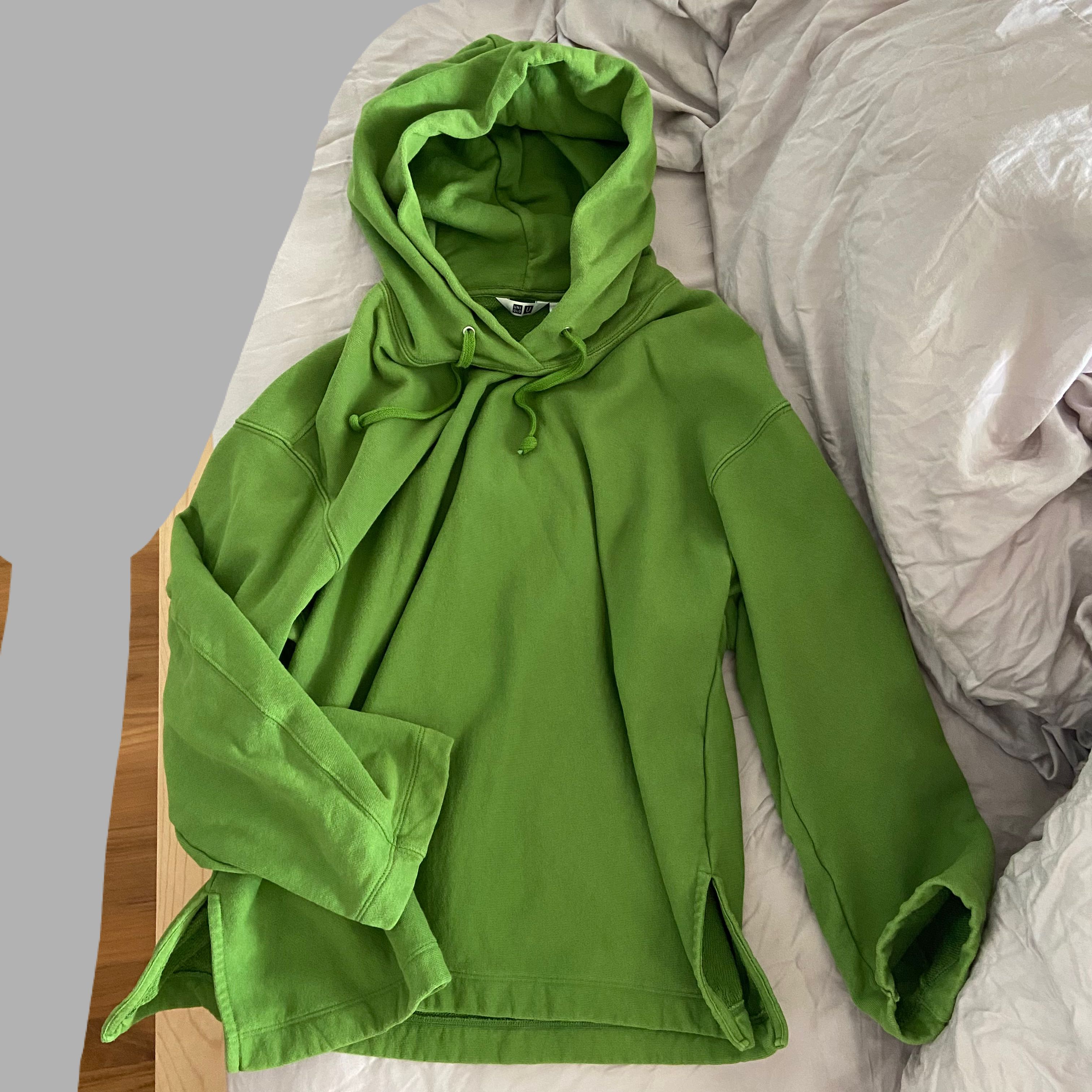 Uniqlo green hoodie 2025