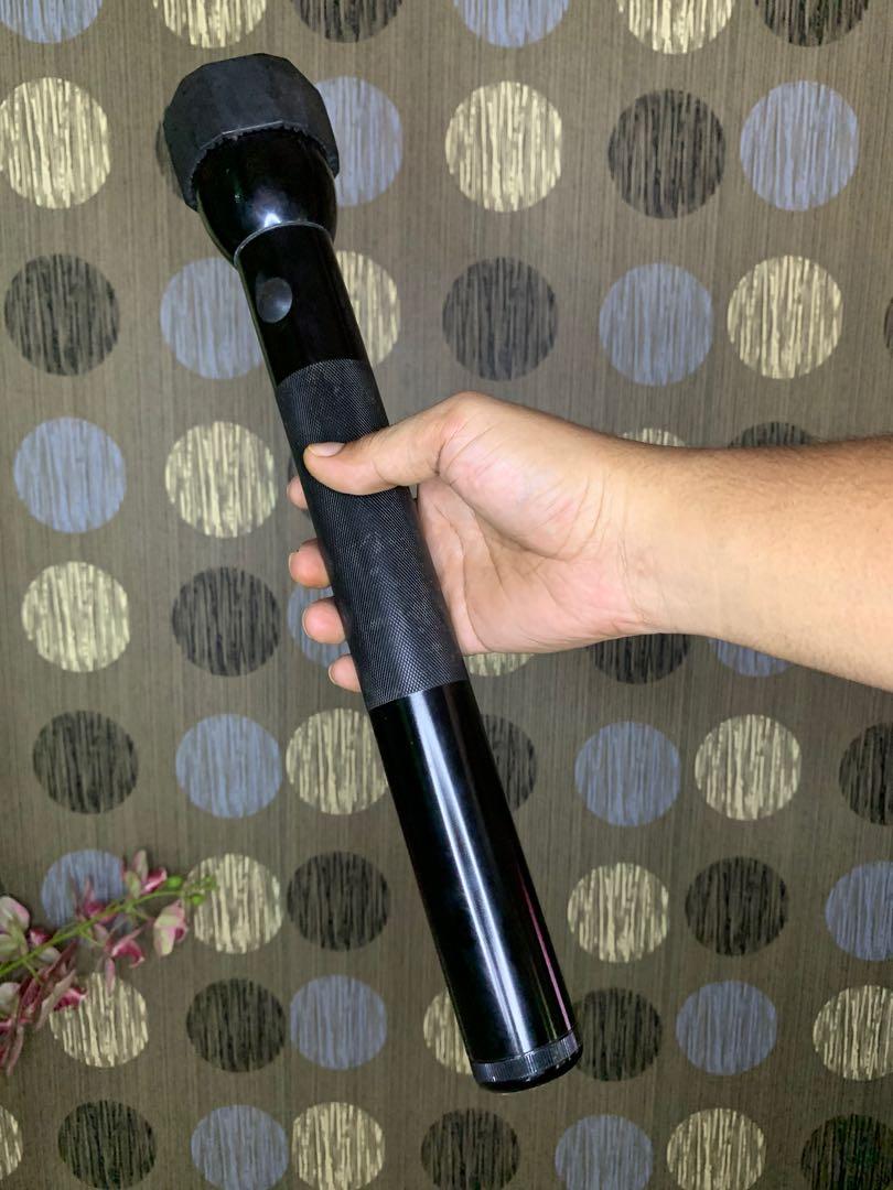 Lampe Torche Vintage Mag-Lite Noire Aluminium – Fabriquée Aux USA – Occasion