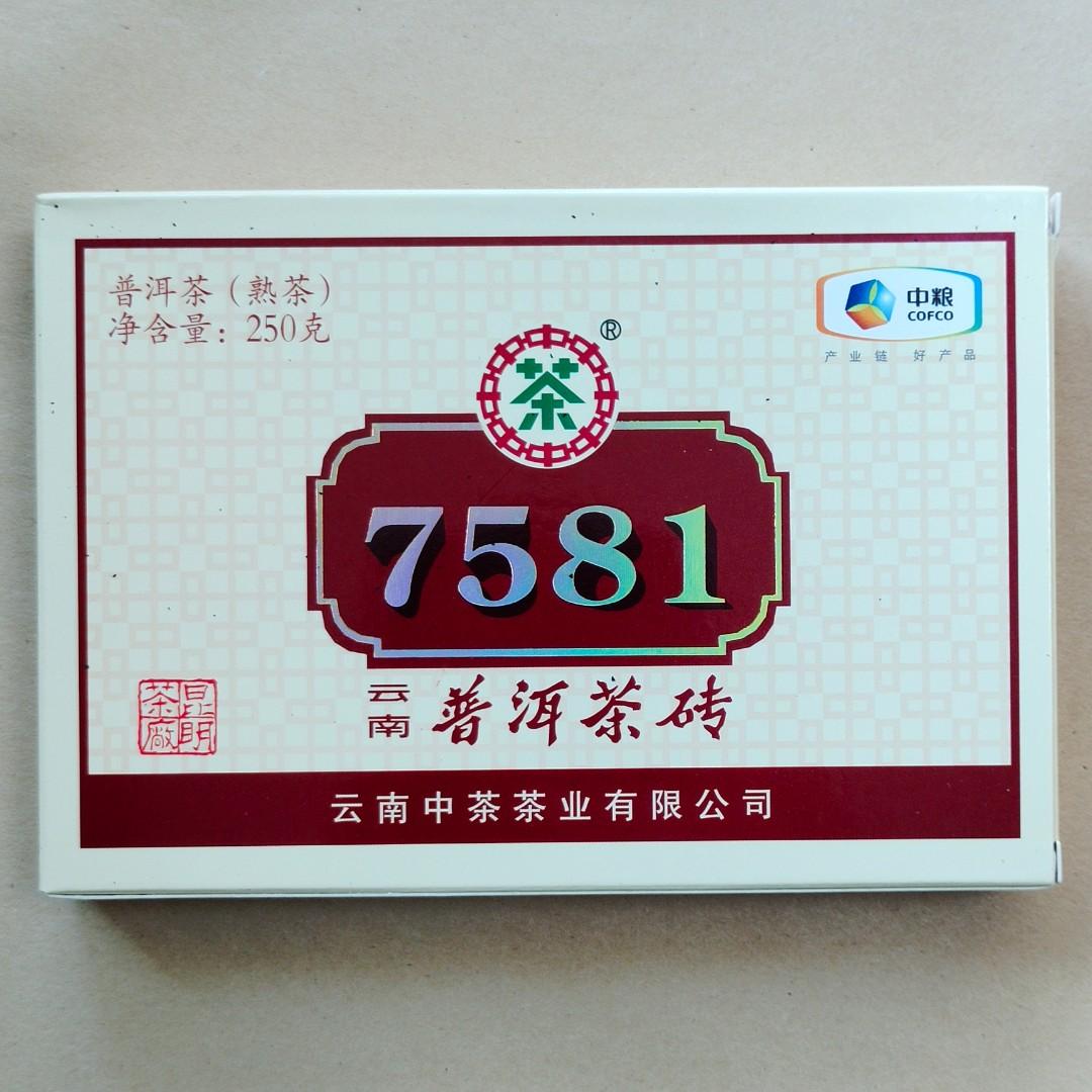 2019年 中茶 7581 普洱茶 熟茶 經典標桿熟茶磚 250g/單片精裝 $0.36/g 昆明茶廠 茶餅 沱茶 雲南七子餅茶葉 Tea （分類：飲料）位於 Hong Kong。 由 NoTaBoo 提交（商品編號 1168686317，圖片 1）。簡介： 普洱熟茶包裝上的“茶號”數字頭兩個字代表了配方的年份、第三個數子是茶葉的等級、而最後的一個數字代表了生產的工廠。 758x 是具有劃時代意義的產品，它代表普洱熟茶的出現。系列研發的目的就是生產一款人人也可以負擔得到的普洱熟茶，作為日常的口糧茶。 本產品生產於中茶公司下屬的昆明茶廠，始建於1939年，前身為復興實驗茶廠，正正就是第一間茶廠成功引入人工渥堆發酵普洱茶，從此開創了普洱熟茶歷史新局面，也成就了雲南中茶“熟茶發酵工藝首創者”的美譽。而7581就是第一款由人工渥堆發酵而成的普洱熟茶，茶號7581即是第一茶廠，它不僅“主宰了整個80年代到90年代的熟磚系統”，直到現在也是很多普洱茶茶友品茗的首選。但因為昆明茶廠設施開始陳舊，201