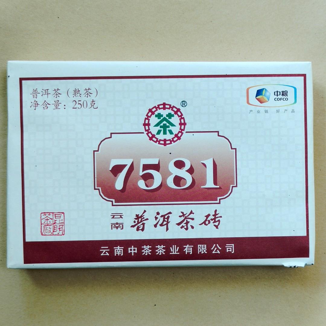 2019年 中茶 7581 普洱茶 熟茶 經典標桿熟茶磚 250g/單片精裝 $0.36/g 昆明茶廠 茶餅 沱茶 雲南七子餅茶葉 Tea （分類：飲料）位於 Hong Kong。 由 NoTaBoo 提交（商品編號 1168686317，圖片 2）。簡介： 普洱熟茶包裝上的“茶號”數字頭兩個字代表了配方的年份、第三個數子是茶葉的等級、而最後的一個數字代表了生產的工廠。 758x 是具有劃時代意義的產品，它代表普洱熟茶的出現。系列研發的目的就是生產一款人人也可以負擔得到的普洱熟茶，作為日常的口糧茶。 本產品生產於中茶公司下屬的昆明茶廠，始建於1939年，前身為復興實驗茶廠，正正就是第一間茶廠成功引入人工渥堆發酵普洱茶，從此開創了普洱熟茶歷史新局面，也成就了雲南中茶“熟茶發酵工藝首創者”的美譽。而7581就是第一款由人工渥堆發酵而成的普洱熟茶，茶號7581即是第一茶廠，它不僅“主宰了整個80年代到90年代的熟磚系統”，直到現在也是很多普洱茶茶友品茗的首選。但因為昆明茶廠設施開始陳舊，201
