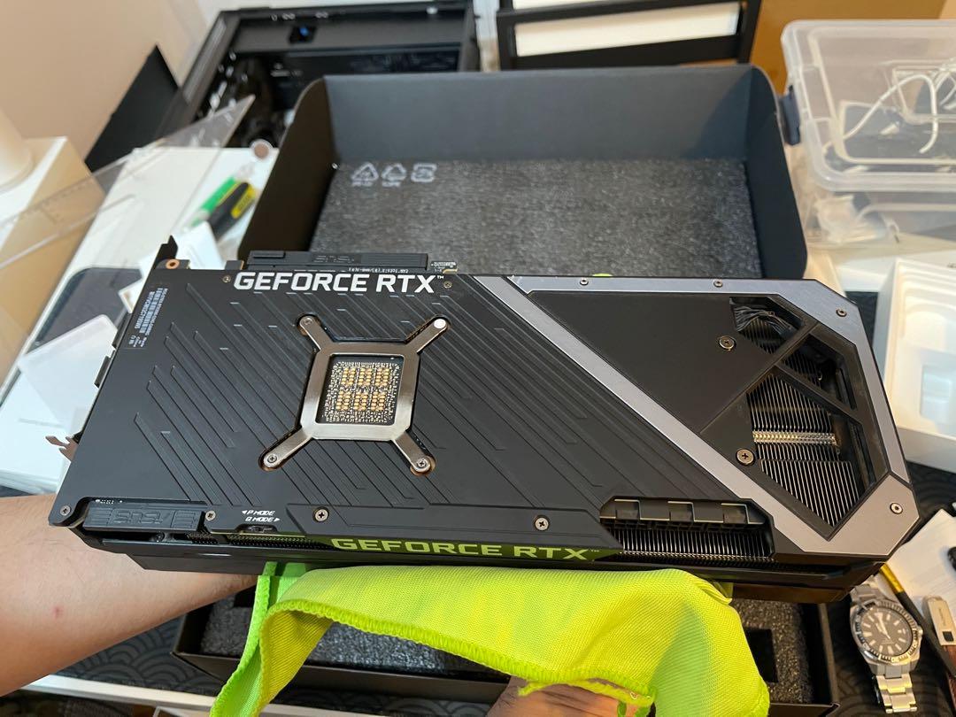 ASUS ROG Strix RTX 3090 (Category: Computer Parts) located in Manila. Submitted by mudkipz9999 (Listing ID 1168736212, Image 3). Description: OC Edition Bought 2021. Left fan working intermittently. No other issues except for that. Keychain and other cards not included. .