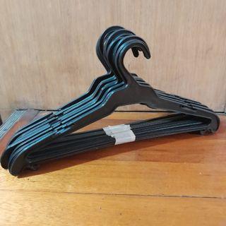 Black Hanger (like new) 1 dozen
