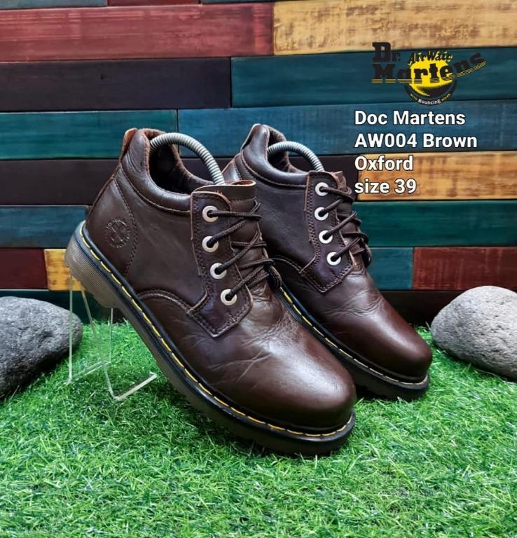 Aw004 dr martens store