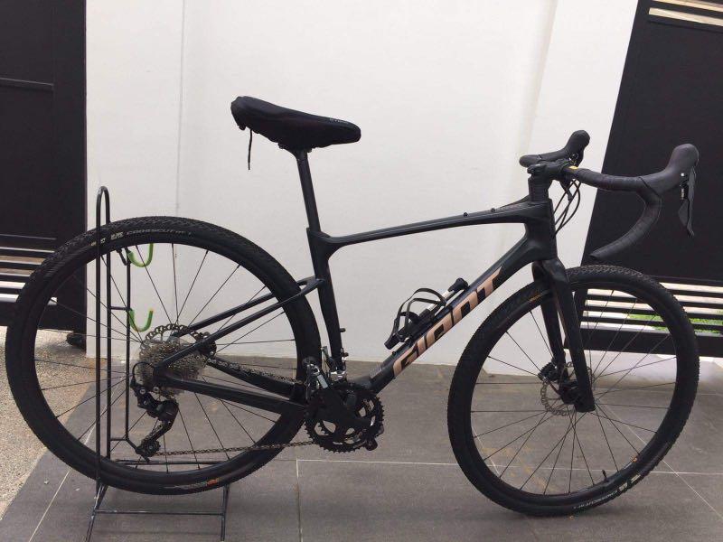 GIANT REVOLT ADVANCED 3 GRAVEL BIKE 