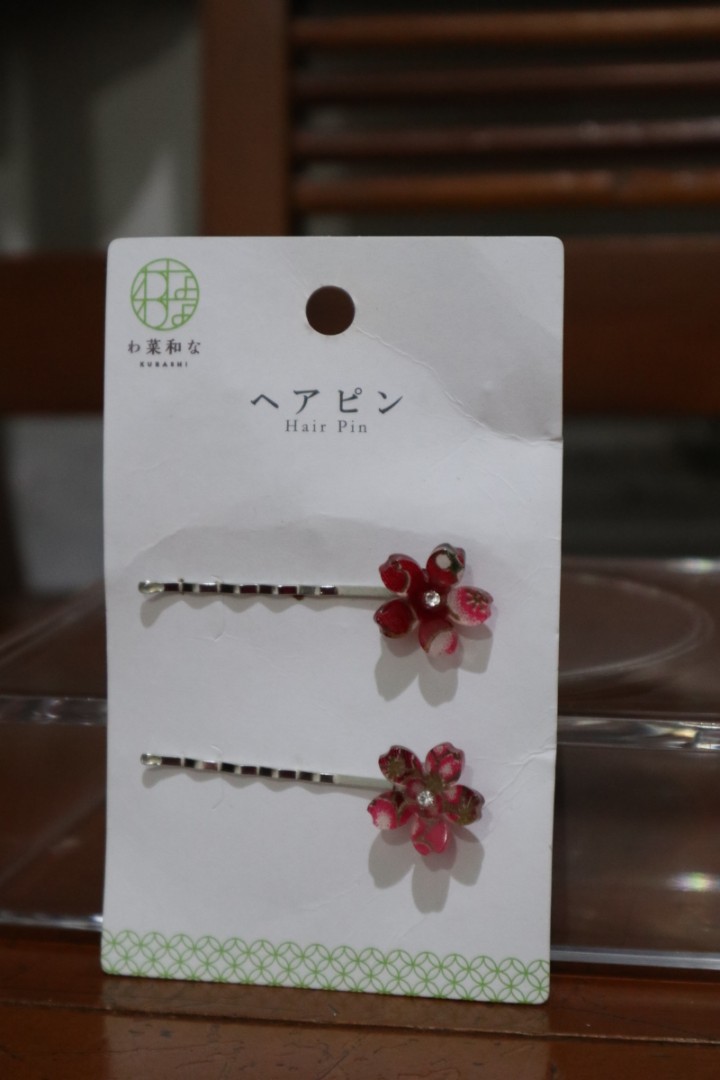 Hair pin original Daiso Japan, Fesyen Wanita, Perhiasan di Carousell