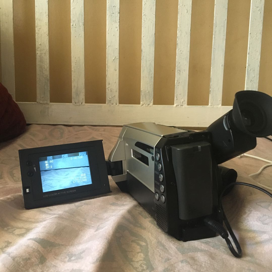 Hitachi Ultravision Hi8 Video Camcorder (retro), Photography, Cameras