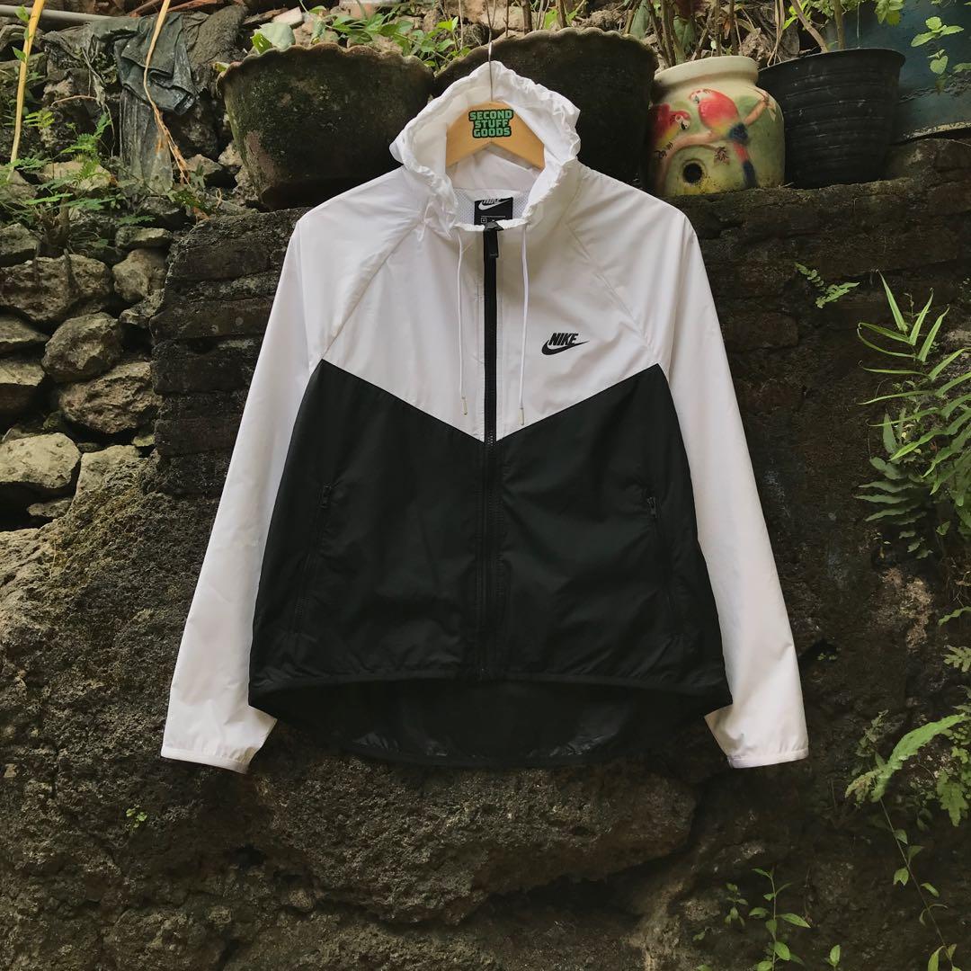 Jaket Parasut Nike Size M Second Original
