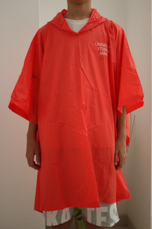 Raincoat / Jas Hujan Elmo Asli dari Universal Studios Japan, Olah Raga, Baju Olahraga di Carousell