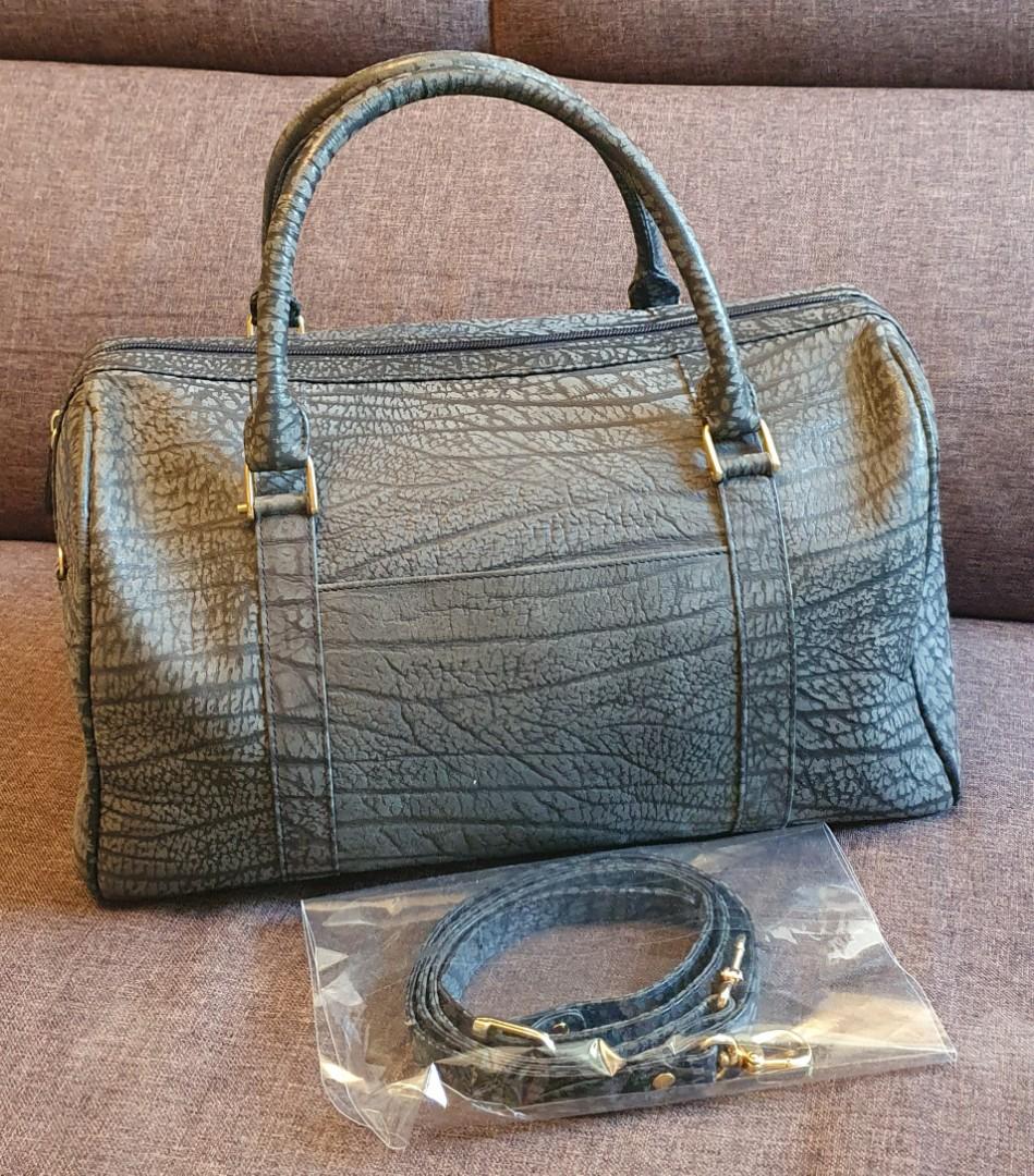 JRA Doctors Bag (Category: Luxury Bags & Wallets) located in Cabanatuan. Submitted by k2_boutiqueshop (Listing ID 1168642521, Image 3). Description: JRA Doctors Bag 2way Antelope Skin with new adjustable shoulder strap the bag is like new but there is very small cut sa piping na not very visible.. see the pic for ur reference.