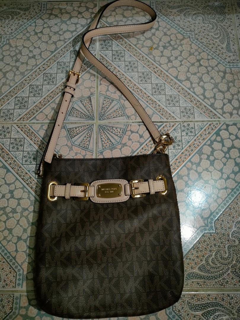 Michael Kors Hamilton Crossbody Bag (Category: Luxury Bags & Wallets) located in Bacoor. Submitted by aneworr (Listing ID 1168808339, Image 2). Description: 100% GUARANTEED ORIGINAL MICHAEL KORS (from USA) HAMILTON LG CROSSBODY BAG BROWN COLOR Bought for USD228 No issues Almost new, bagong bago, minsan lang nagamit when travelling abroad. RFS: Di nagagamit, sayang nakatago lang..