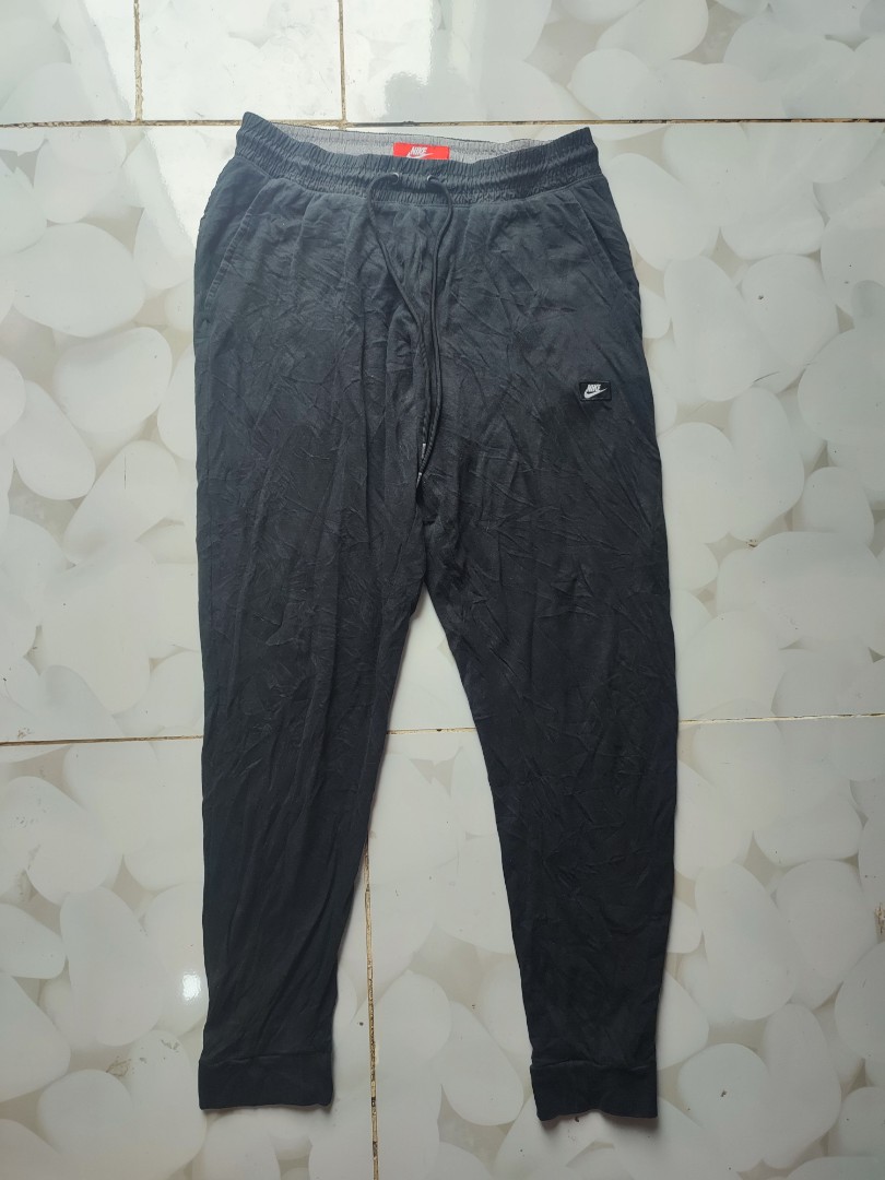 Nike box logo jogger red tag