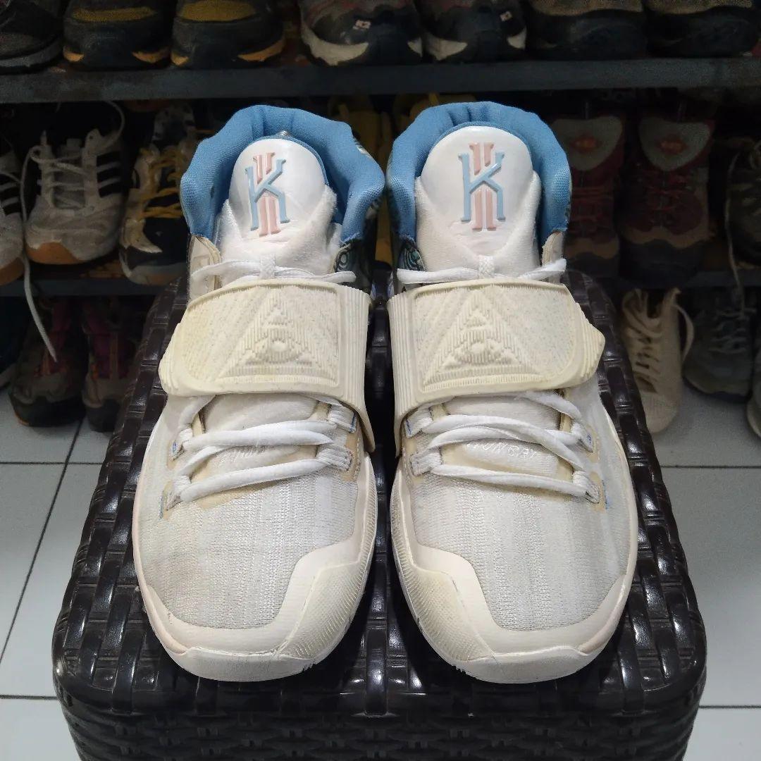 Nike Kyrie Pre-heat Los Angeles, Fesyen Pria, Sepatu Sneakers