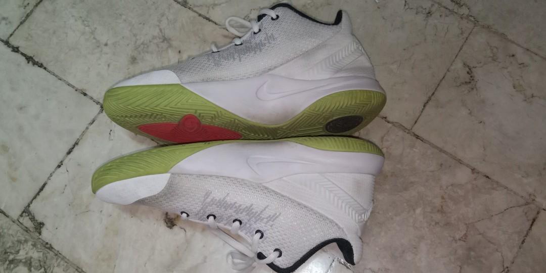 Nike Kyrie Flytrap 2 GS White Green Basketball Shoes Youth Size 6.5y AQ3412 153