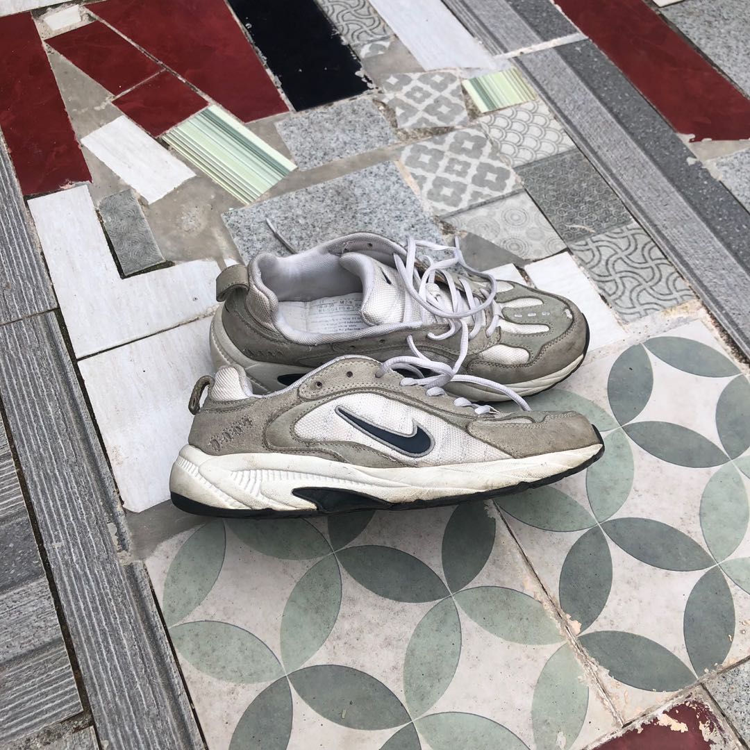 Nike outlet vintage internationalist