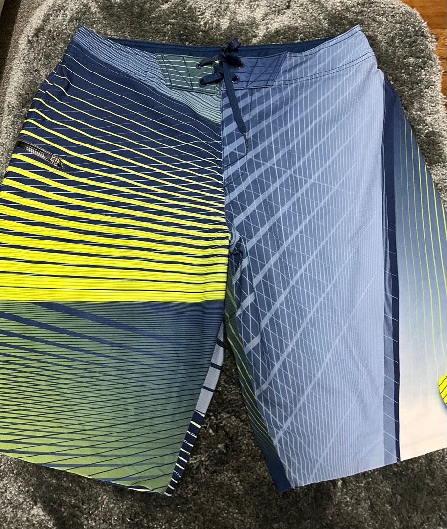 Oakley boardshorts - size 34, Men's 