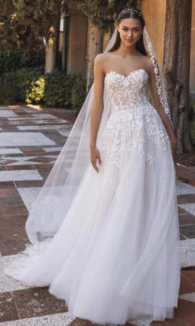 Pronovias petite store