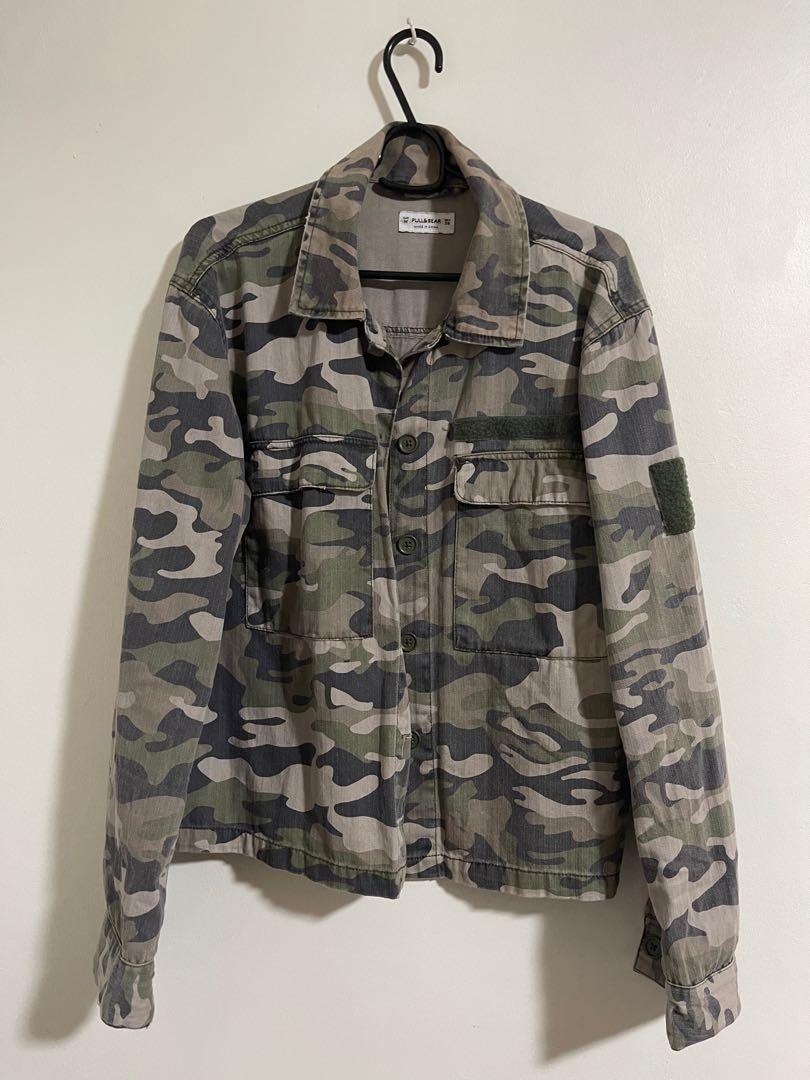 Pull& Bear Jacket (Category: Coats, Jackets and Outerwear) located in Singapore. Submitted by thinnyar (Listing ID 1168700706, Image 1). Description: .
