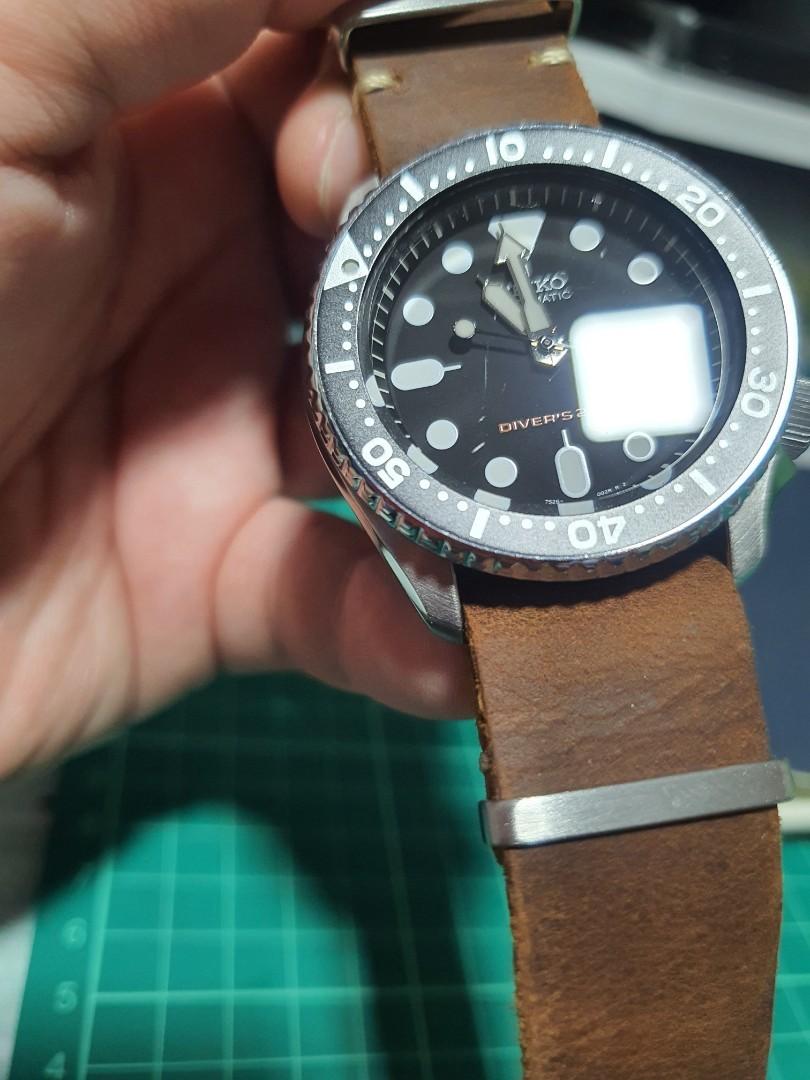 Seiko SKX007 - 7S26 Movement with Arabic date (Negotiable), Men's Fashion,  Watches & Accessories, Watches on Carousell