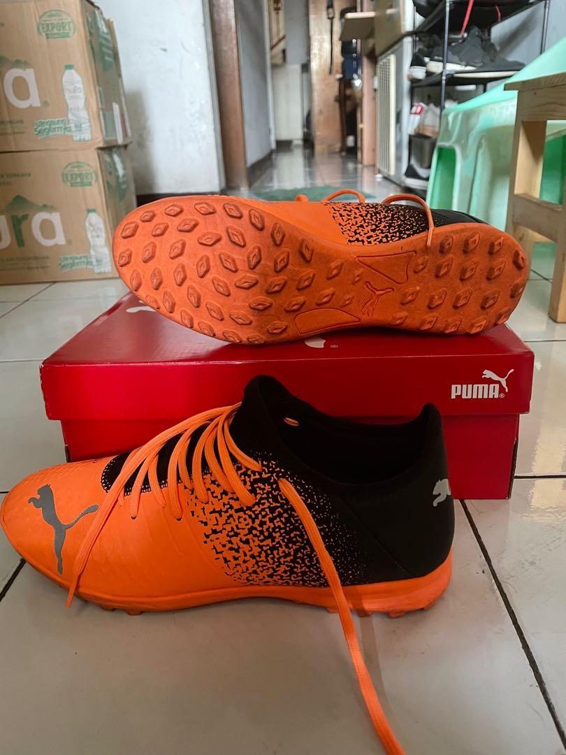 Sepatu futsal mini soccer puma original, Fesyen Pria, Sepatu , Lainnya
