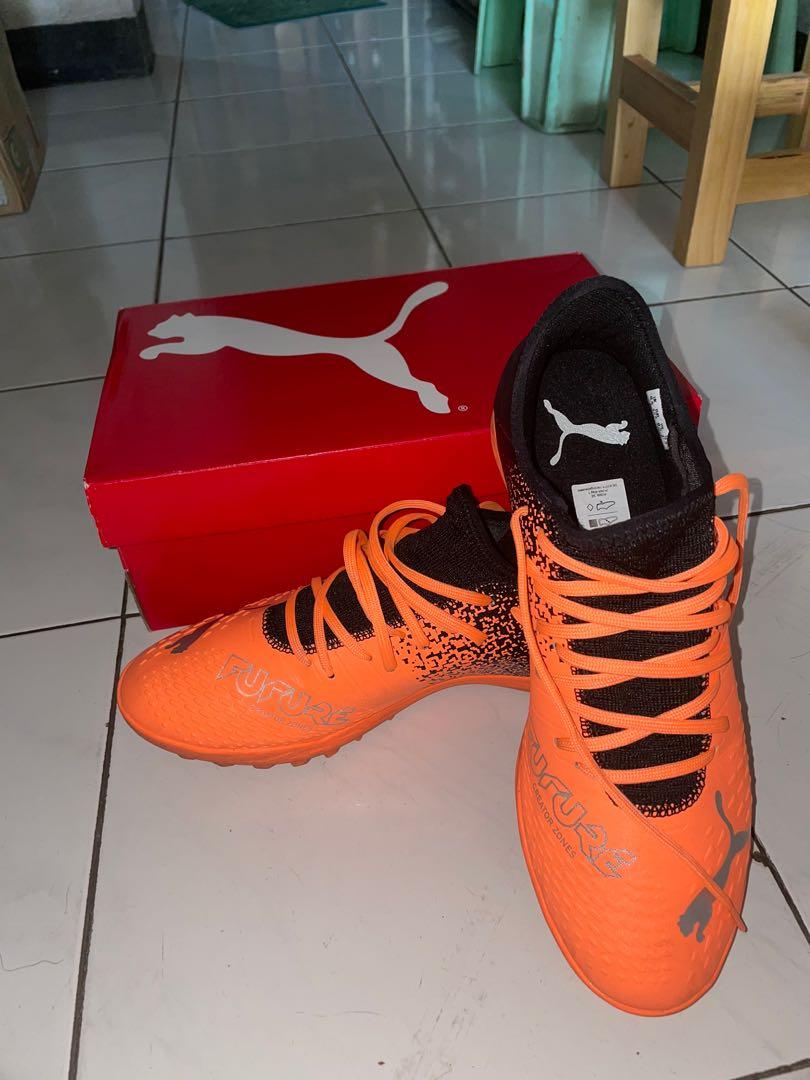 Sepatu futsal mini soccer puma original, Fesyen Pria, Sepatu , Lainnya