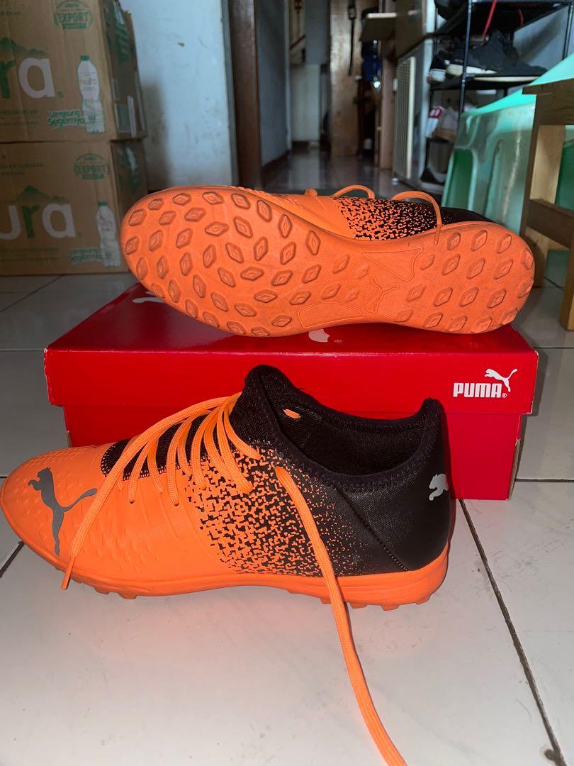 Sepatu futsal mini soccer puma original, Fesyen Pria, Sepatu , Lainnya