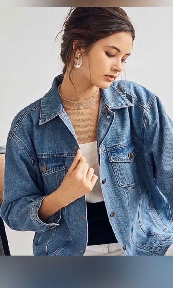 17 Best Jean Jacket Outfits For Women In 2023, Per Stylists