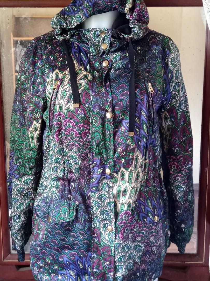 Topshop Hooded Paisley Jacket (Category: Coats, Jackets and Outerwear) located in Cavite. Submitted by 2ndchancer (Listing ID 1168730659, Image 1). Description: Topshop Hooded Paisley Jacket lined hardware still in excellent condition pls see pics for measurements will best fit small.