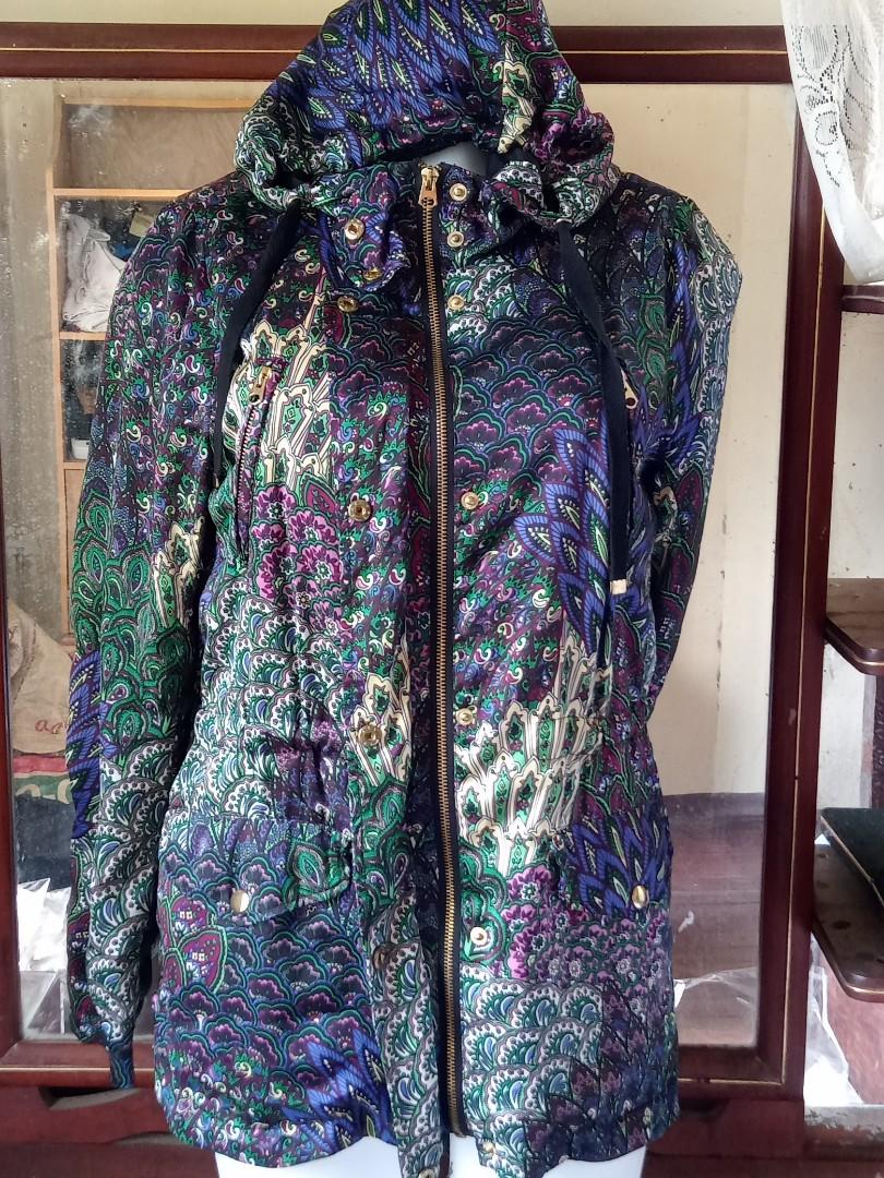 Topshop Hooded Paisley Jacket (Category: Coats, Jackets and Outerwear) located in Cavite. Submitted by 2ndchancer (Listing ID 1168730659, Image 3). Description: Topshop Hooded Paisley Jacket lined hardware still in excellent condition pls see pics for measurements will best fit small.