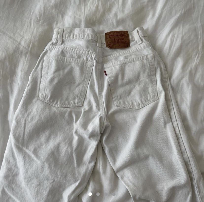 Vintage white 550 High Waisted Levi's 