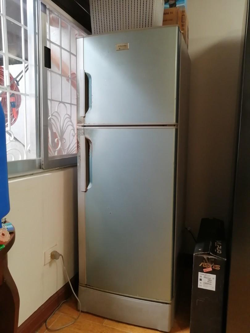 7.3 CU.FT. ELECTROLUX REFRIGERATOR TV Home Appliances Kitchen
