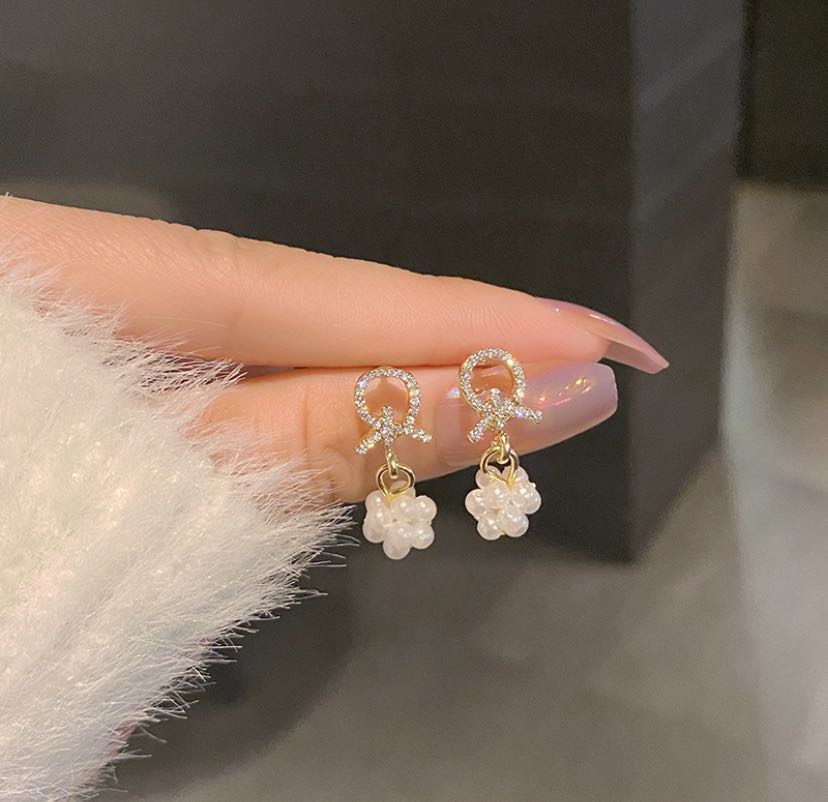 Geometric pearl earrings sale