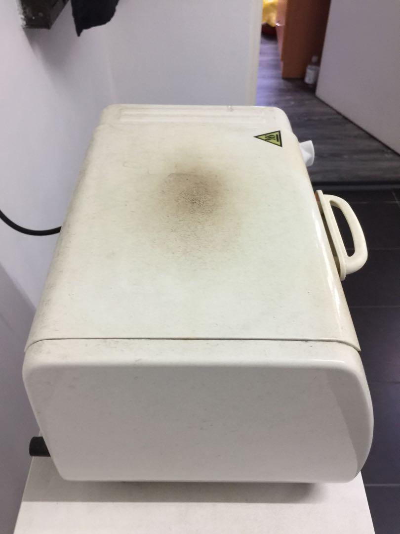 Akira toaster oven good working condition .clean, no oil / no grease