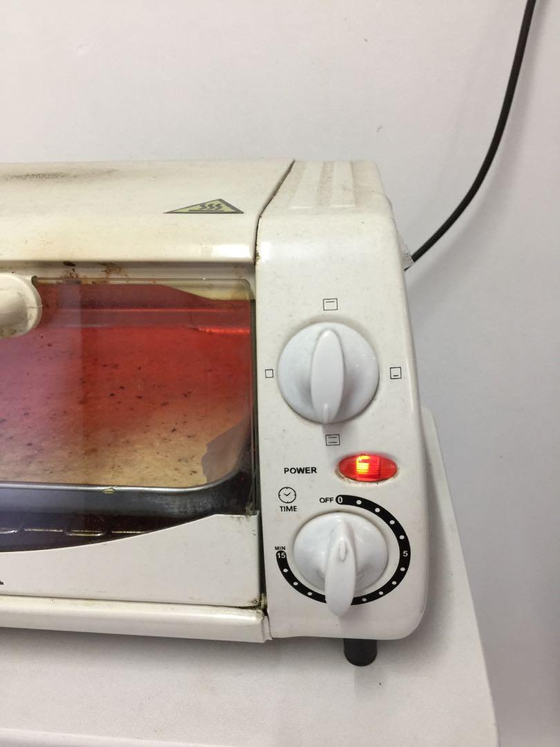 Akira toaster oven good working condition .clean, no oil / no grease