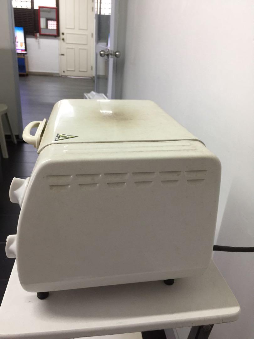 Akira toaster oven good working condition .clean, no oil / no grease