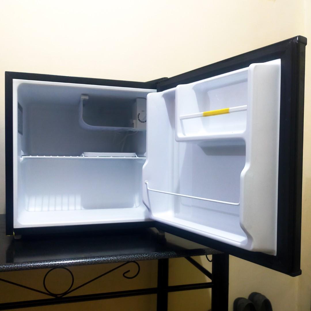 American Home Bar Refrigerator, TV & Home Appliances, Kitchen